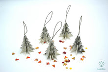 Charger l'image dans la galerie, Sapins de noël en papier recyclé de partitions musicales