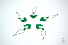 Charger l&#39;image dans la galerie, Lot de 5 Pères Noël vert foncé en papier origami 
