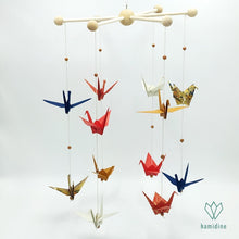 Charger l'image dans la galerie, Mobile bébé composé de 12 grues en origami.