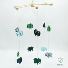 Charger l'image dans la galerie, Mobile bébé composé de 12 éléphants en origami