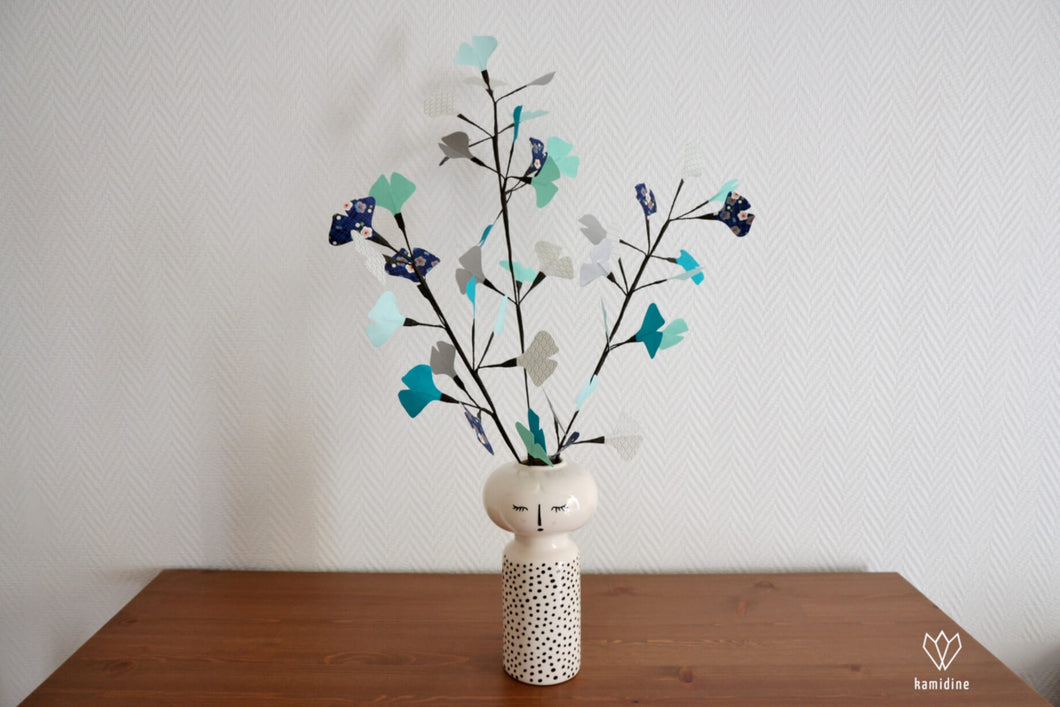 Plante bleue et argentée en papier origami