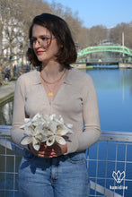 Charger l&#39;image dans la galerie, Bouquet origami en papier de récupération d&#39;un roman
