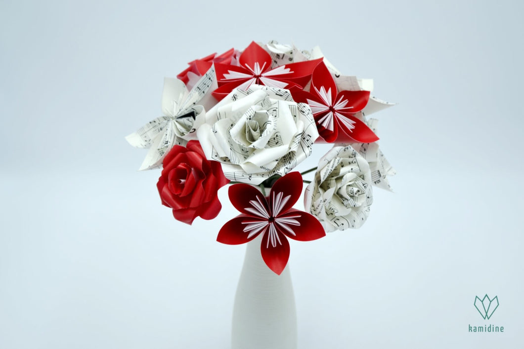 Bouquet de fleurs en papier partitions (rouge et beige)