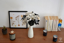 Charger l&#39;image dans la galerie, Bouquet de fleurs en papier partitions (noir et beige)
