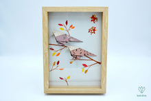 Charger l&#39;image dans la galerie, Cadre avec deux moineaux sur une branche en papier origami
