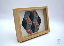 Charger l&#39;image dans la galerie, Cadre en papier origami composé de petites pyramides roses, noires et grises, formant un hexagone
