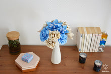 Charger l&#39;image dans la galerie, Bouquet de fleurs en papier partitions (bleu et beige)
