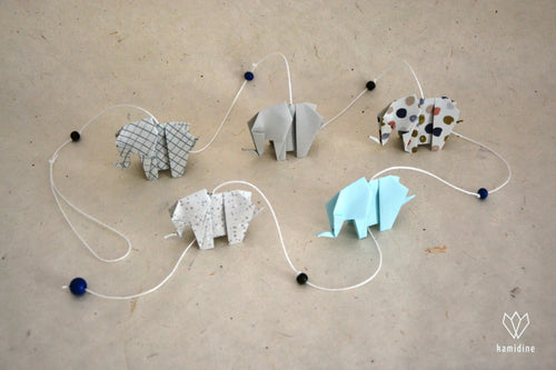 Guirlande de 5 éléphants en papier origami et de perles en bois