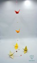 Charger l&#39;image dans la galerie, Guirlande de 5 grues de dégradé de jaune et orange en papier origami
