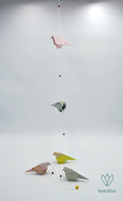 Charger l&#39;image dans la galerie, Guirlande de 5 moineaux aux couleurs pastels en papier origami
