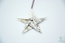 Charger l&#39;image dans la galerie, Etoile de Noël en origami avec du papier à musique
