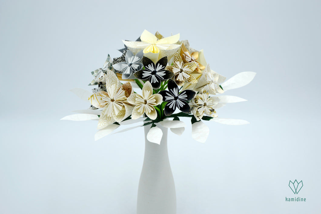 Bouquet or, argent, noir et blanc en origami