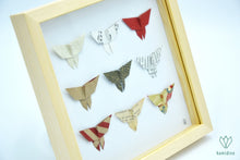 Charger l&#39;image dans la galerie, Cadre papillons en papier origami et papier recyclé

